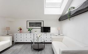 2 Bedroom 2 Bathroom Apt - Duomo 1